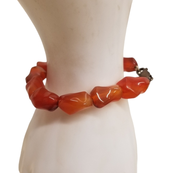 VINTAGE SHAPED & POLISHED CARNELIAN AGATE STONE BRACELET WITH 925 CLASP - Picture 2 of 5
